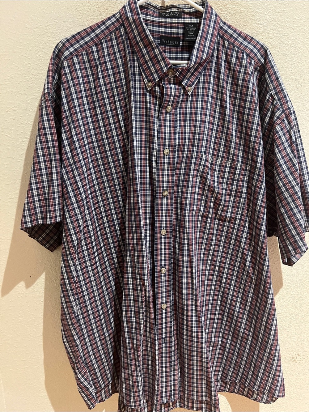 Van Heusen Men's Navy and Red Plaid Short-Sleeve Button-Down Shirt